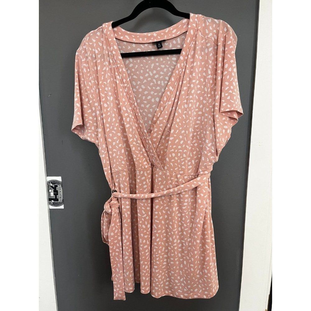 Torrid size 4 peach pink blouse top